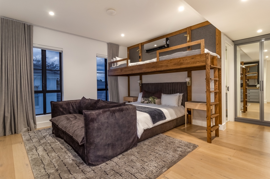 5 Bedroom Property for Sale in Val De Vie Estate Western Cape